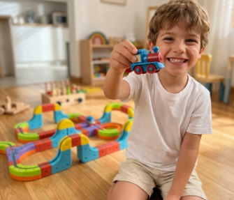 Rielo | Pista de Tren Magnética para Niños, Recargable USB